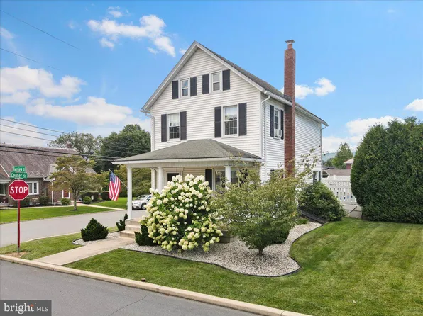 4 Fairview Ave, Wind Gap, PA 18091