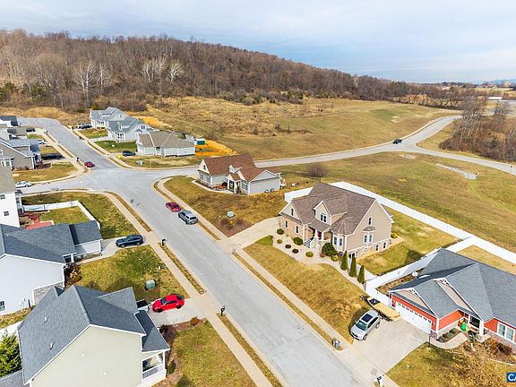 3rd image of 89 Hull Hills Ln