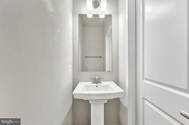 815 Lennox St — Photo 22