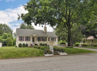 17 Birch Rd, Pompton Plains, NJ 07444