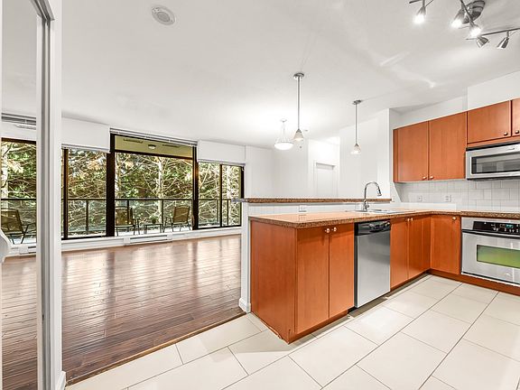 2nd image of 11 E Royal Ave #402