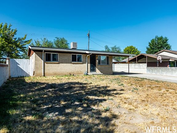 3rd image of 962 E Serpentine Way