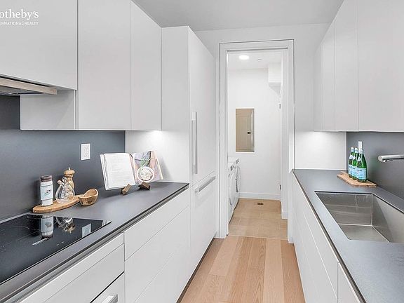 4th image of 324 W 108th St #41
