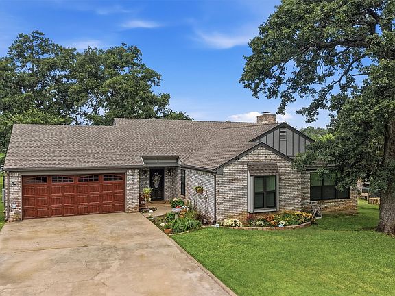 3rd image of 1344 Kiowa Dr E