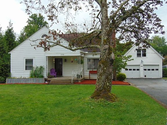 3rd image of 2590 Maple Ave