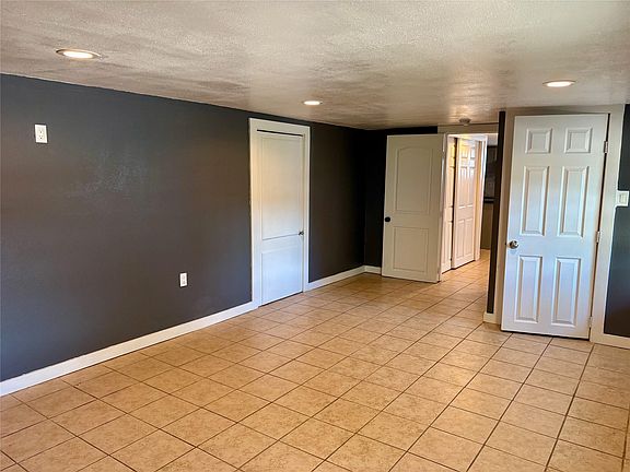 5th image of 4817 Avenue Q 1/2