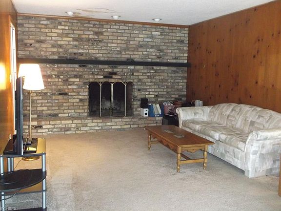 4th image of 458 Waterbury Dr