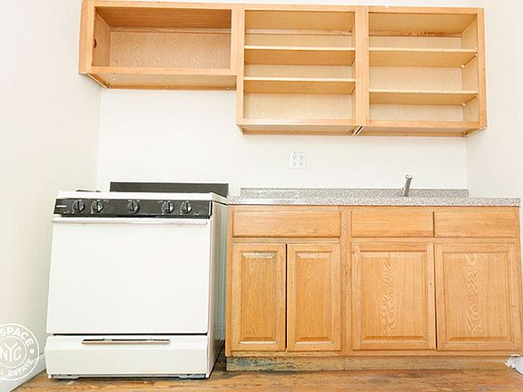 5th image of 1422 Greene Ave APT 2L