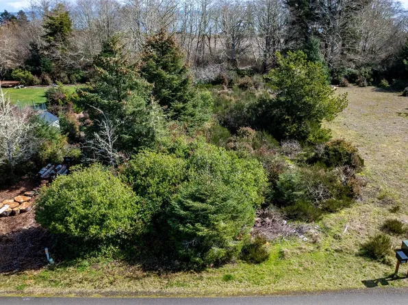 212 Olympic View Avenue NE, Ocean Shores, WA 98569