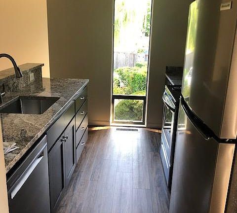 4th image of 5705 Grove St #1