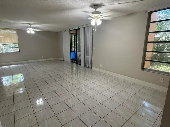 400 Commodore Dr #101, Plantation, FL 33325
