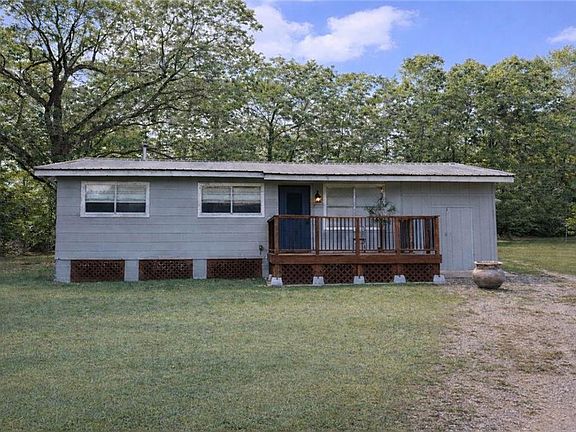 2nd image of 100 Turner Ln