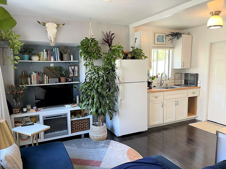 647 W Avenue 28 — Photo 2