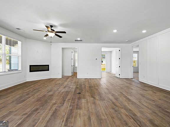 4th image of 62 Thomaston St #13
