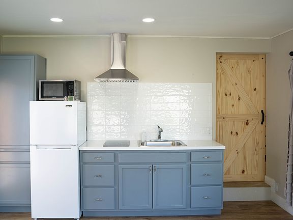 2nd image of 6386 Birchwood St