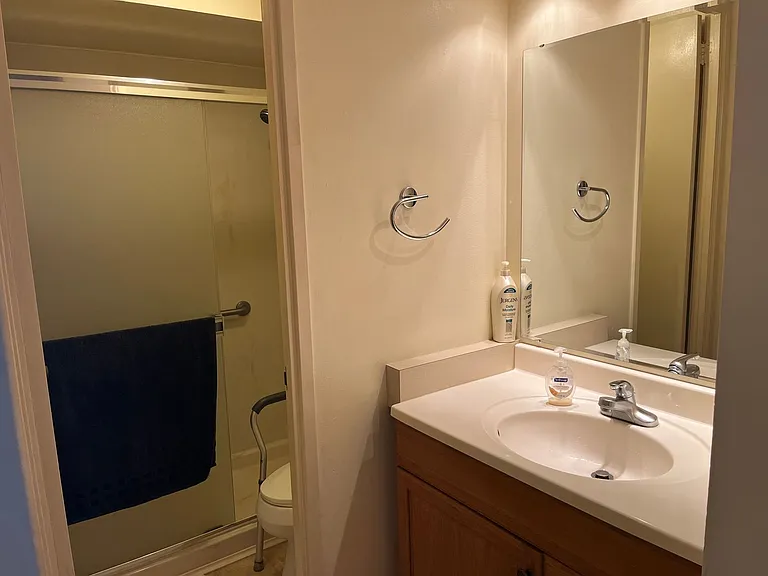 225 Queen St #26C — Photo 6