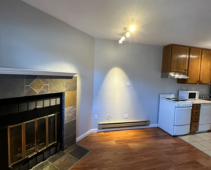 1934 18th St #10 — Photo 7