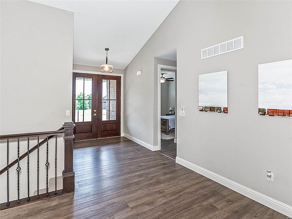 3rd image of 113 Stonebridge Bluff Dr