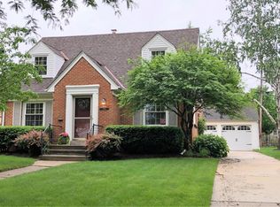 2616 N 86th St, Wauwatosa, WI 53226