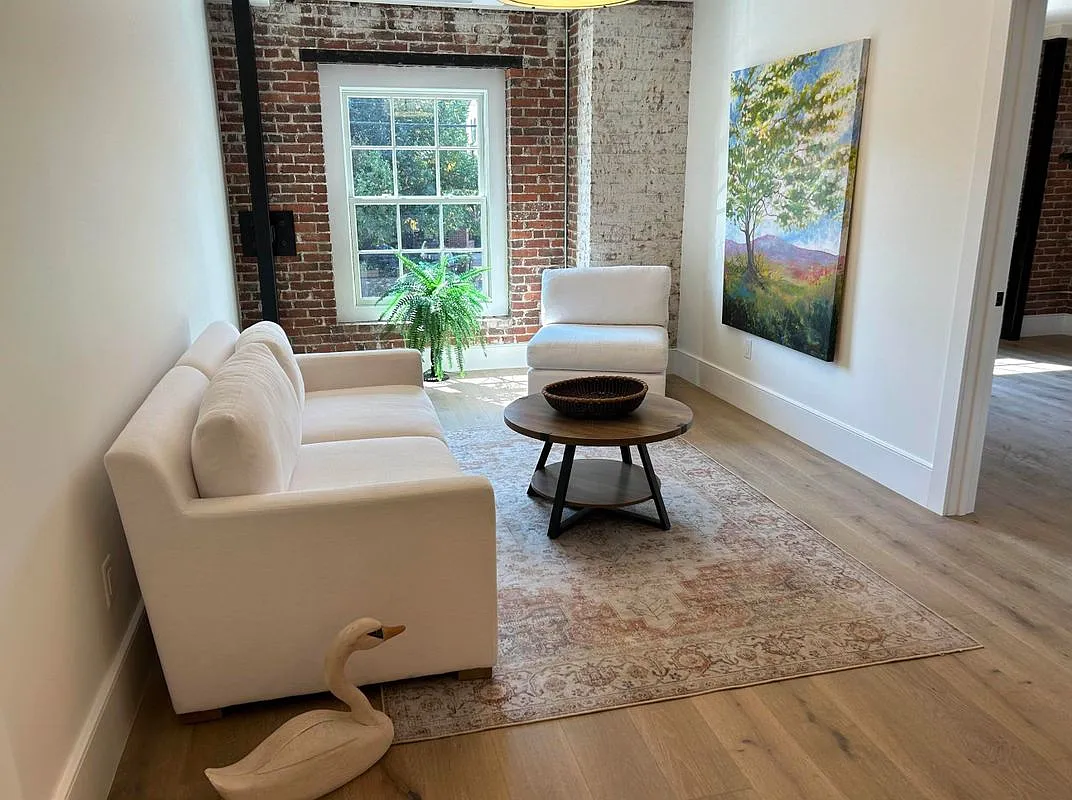 2 bed, 2.0 bath, 1071 sqft, $4,300 — Photo 4