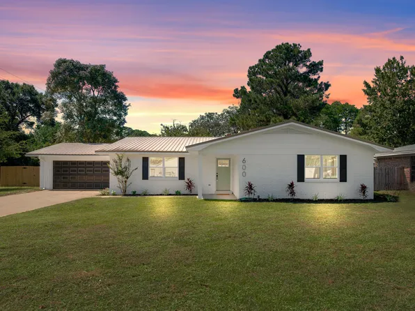 600 Burgundy Ln, Fort Walton Beach, FL 32547