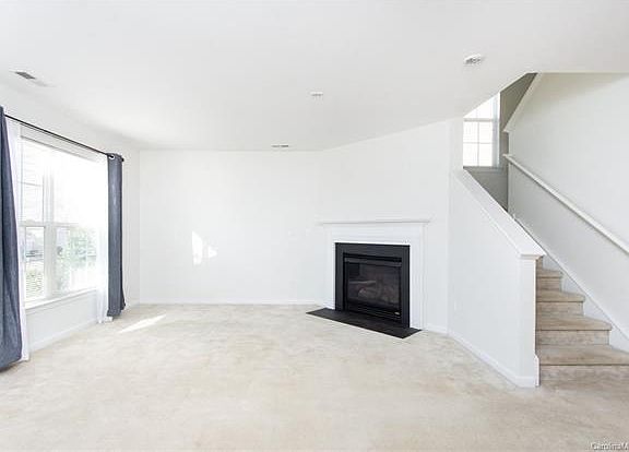 3rd image of 8323 Chatsworth Dr