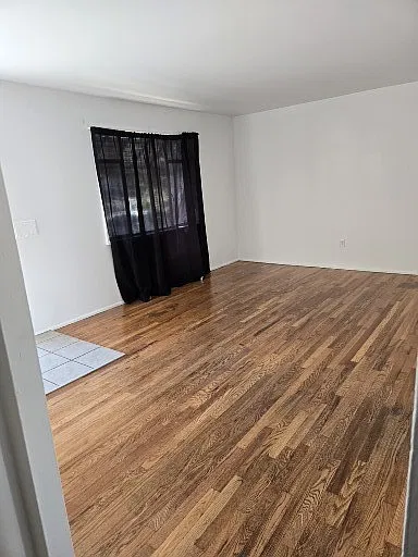 3 bed, 1.5 bath, 1400 sqft, $2,100 — Photo 2