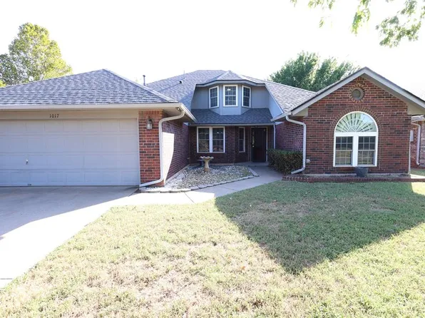 1017 Blue Ridge Dr, Edmond, OK 73003