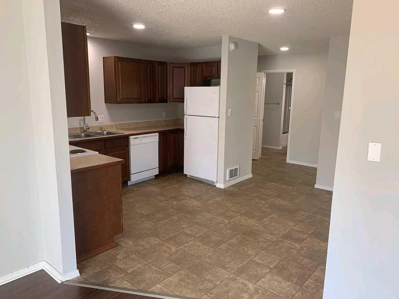 2 bed, 1.5 bath, $1,600 — Photo 2