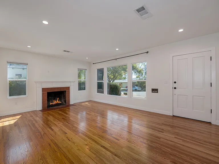2065 Casa Grande St — Photo 2