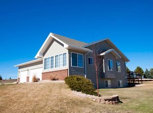 6673 Wellington Dr, Rapid City, SD 57702