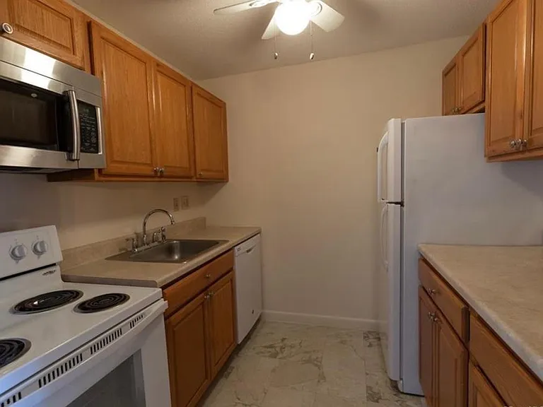 90 Kane St #B11 — Photo 7