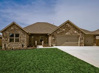 902 Sedgwick Dr, Prairie Grove, AR 72753