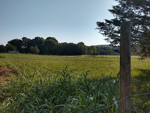 3rd image of 134 Creekside Dr