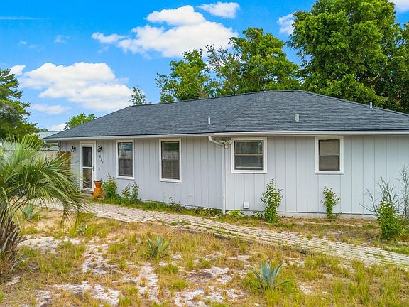 3rd image of 628 Live Oak Ln