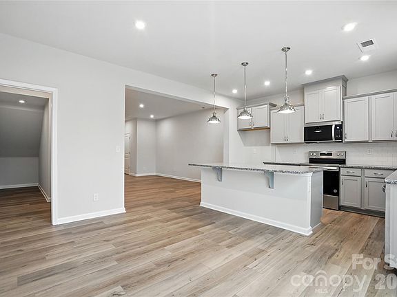 5th image of 633 Cassidy Ct