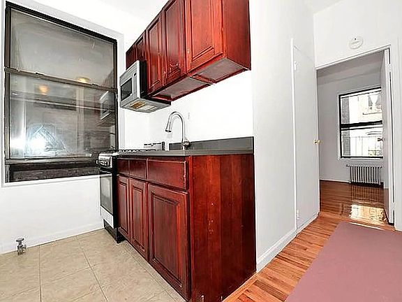 3rd image of 122 Orchard St APT 16
