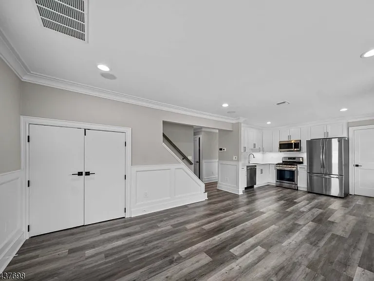 21 Valley Ave — Photo 6