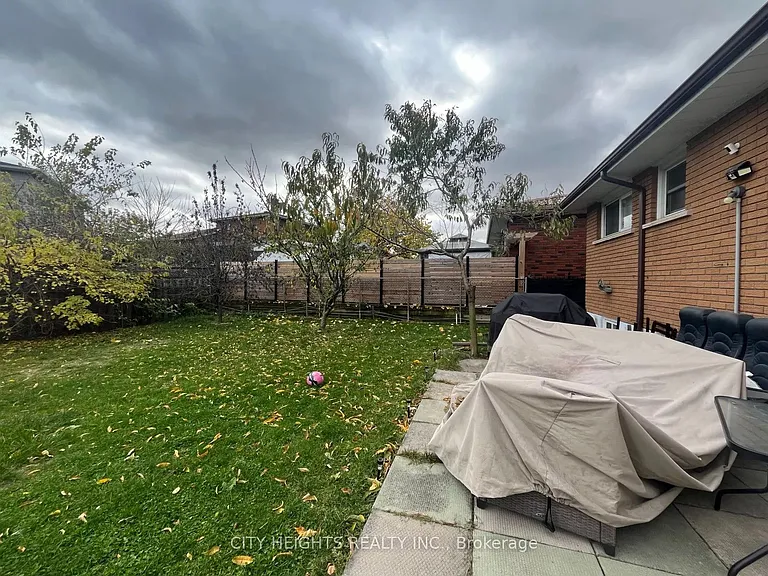 207 Mount Albion Rd — Photo 2