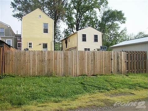 <b><marquee><font color=Red><font size=40> Lots of room for a Driveway or just extra Parking here</b></marquee></font color=red<>/font size=40>