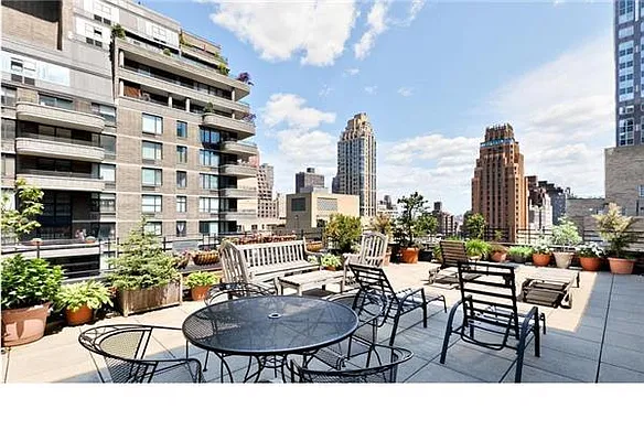 Sold by Living New York | media 10