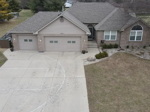 3371 S Applegate Dr, New Palestine, IN 46163