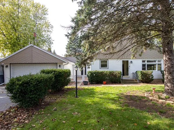 6579 Spruce Ln, Winneconne, WI 54986