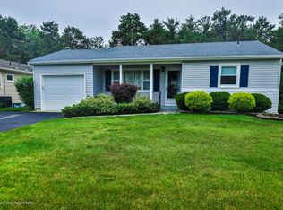 20 Cambridge Ct, Toms River, NJ 08757