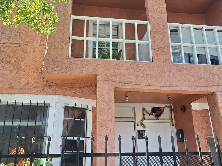 1943 Estrella Ave — Photo 14
