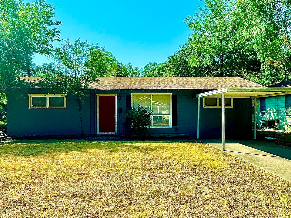1301 Hackberry Ave