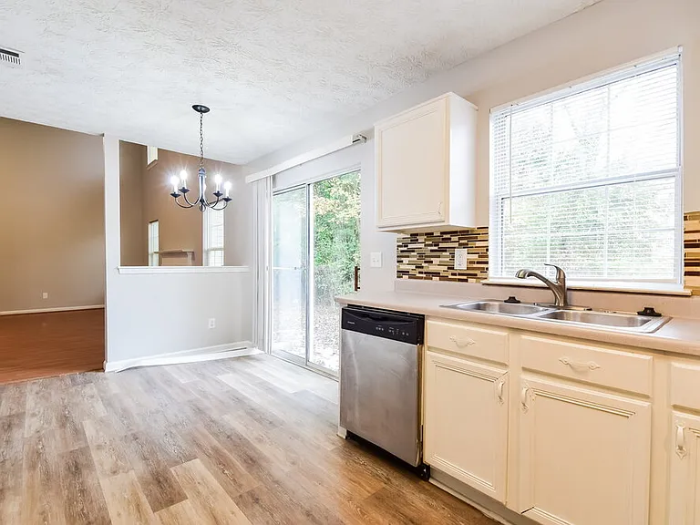 3791 Landgraf Cv — Photo 10