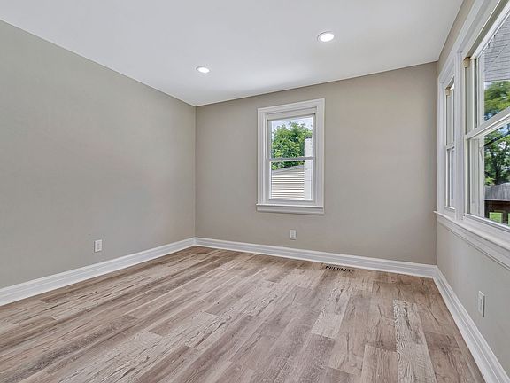 5th image of 409 Fairview Ave