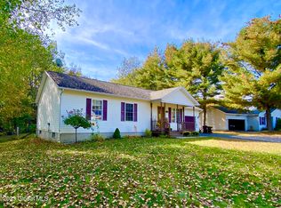 22 Cloverleaf Dr, Warrensburg, NY 12885