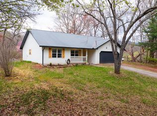 943 Chatuge Ln, Hayesville, NC 28904